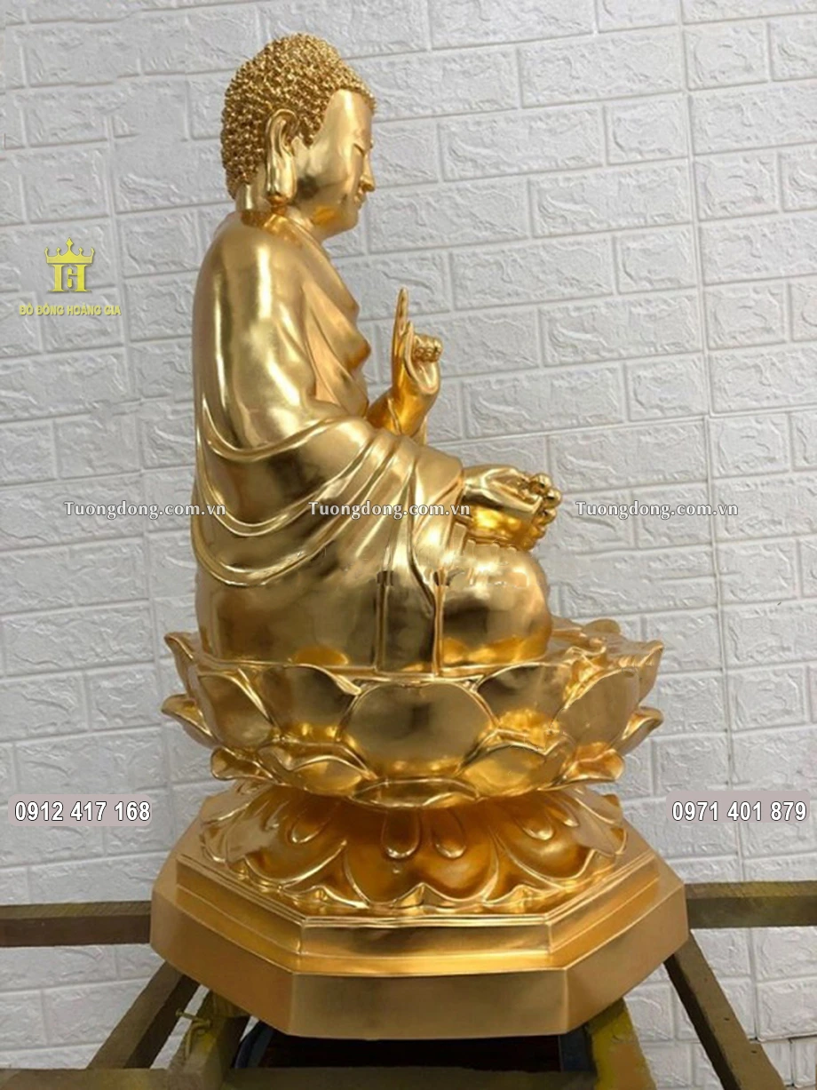 Toàn bộ bề mặt được dát vàng 9999 sang trọng